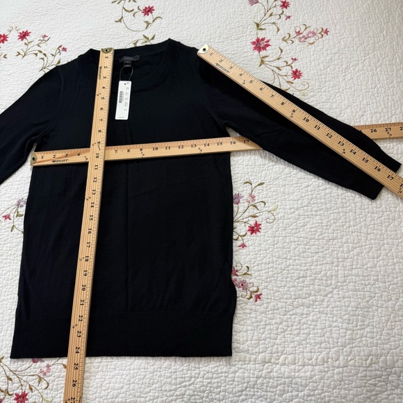 NEW J.Crew Black Fitted Crewneck 3/4 sleeves Sweater 100% Merino Wool Size XS - Picture 3 of 5